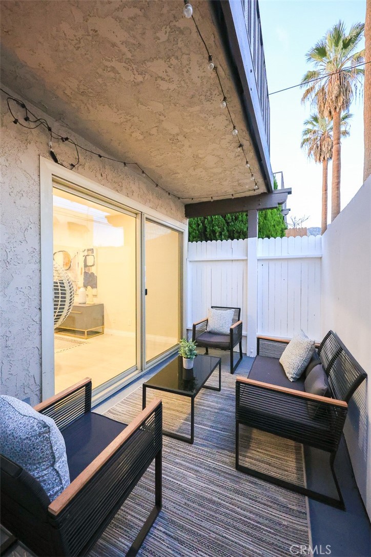 105 S MAYFLOWER AVE E