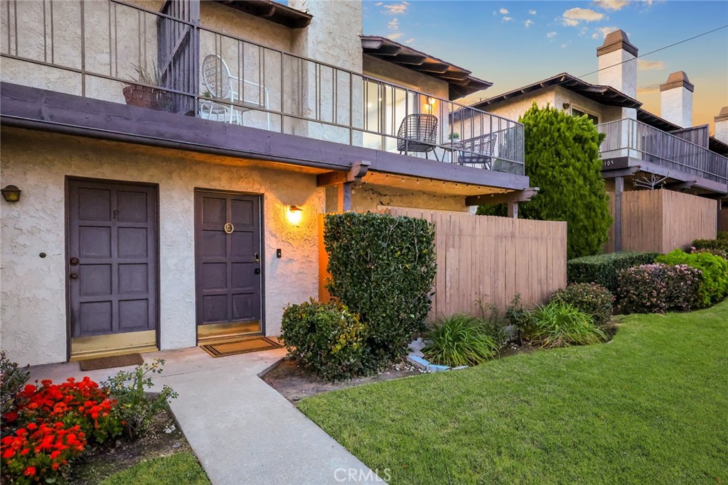 105 S MAYFLOWER AVE E