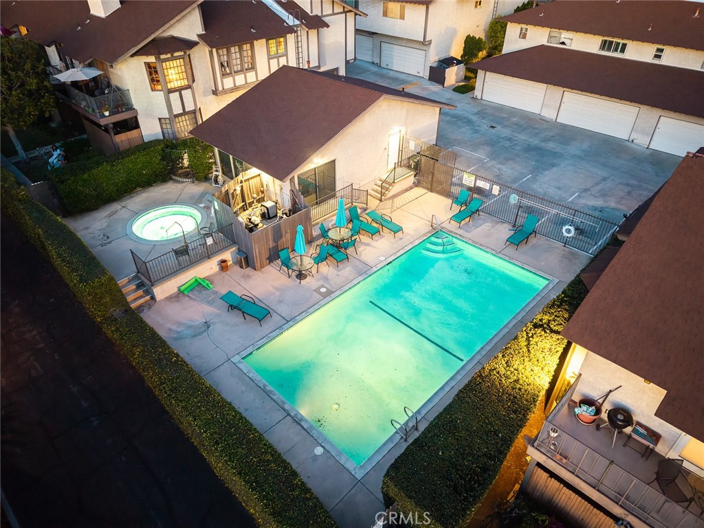 105 S MAYFLOWER AVE E