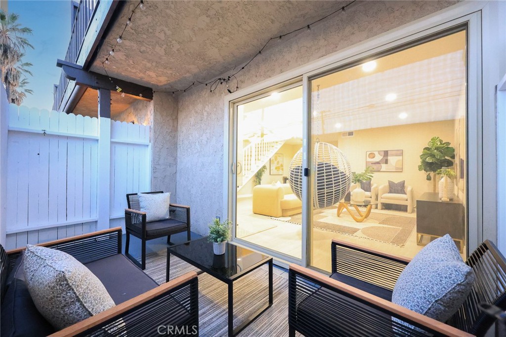 105 S MAYFLOWER AVE E