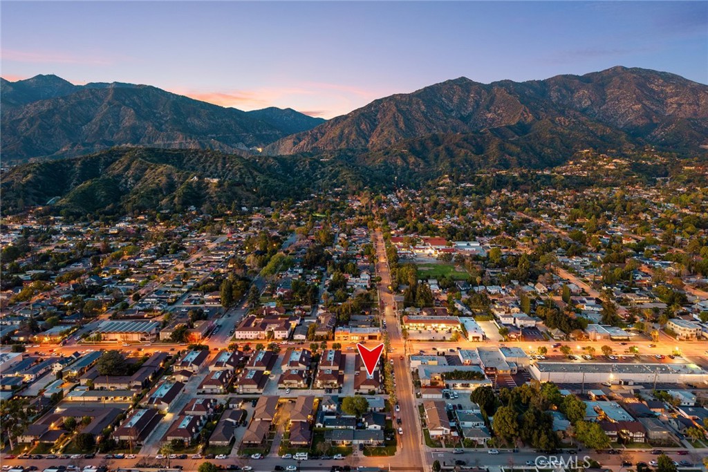 105 S MAYFLOWER AVE E