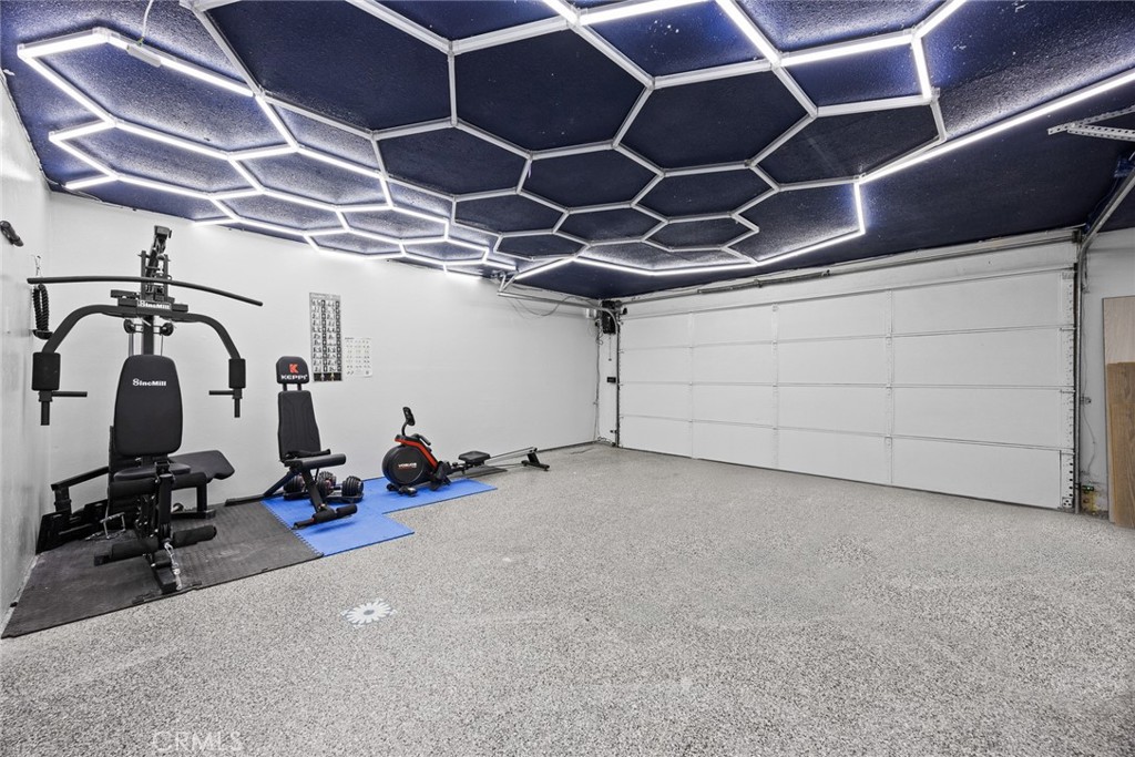 105 S MAYFLOWER AVE E