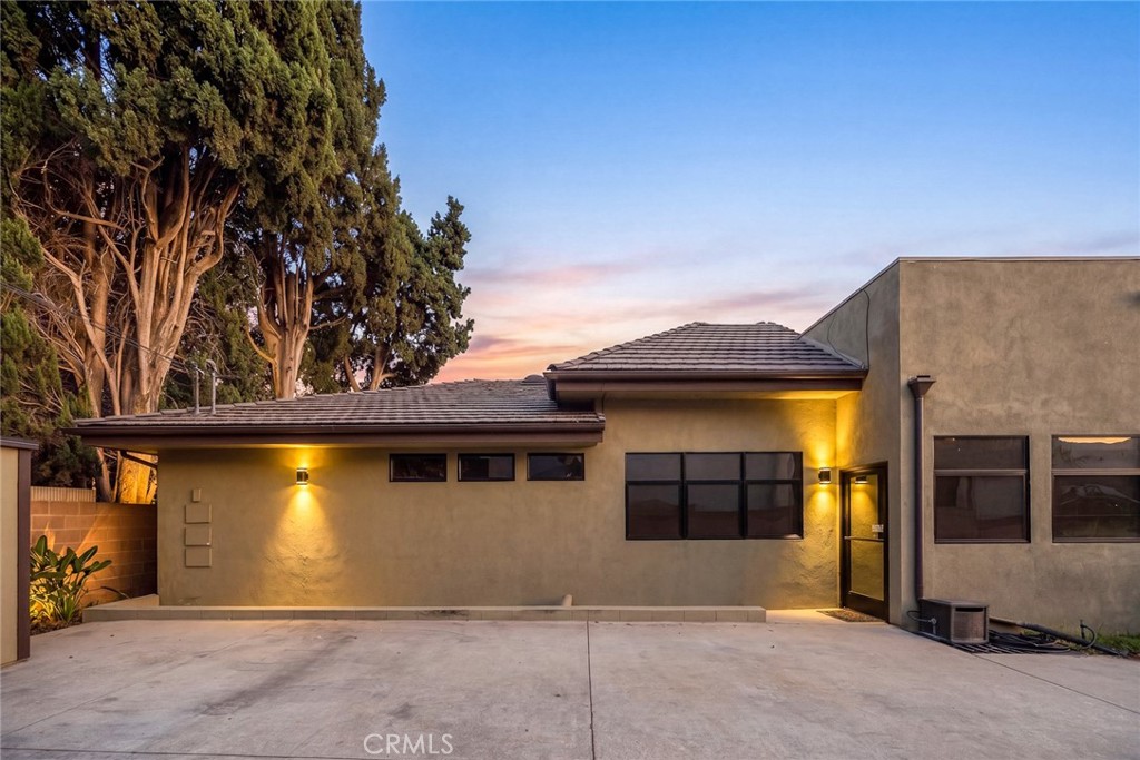 303 E FOOTHILL Boulevard