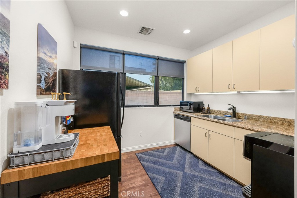 303 E FOOTHILL Boulevard