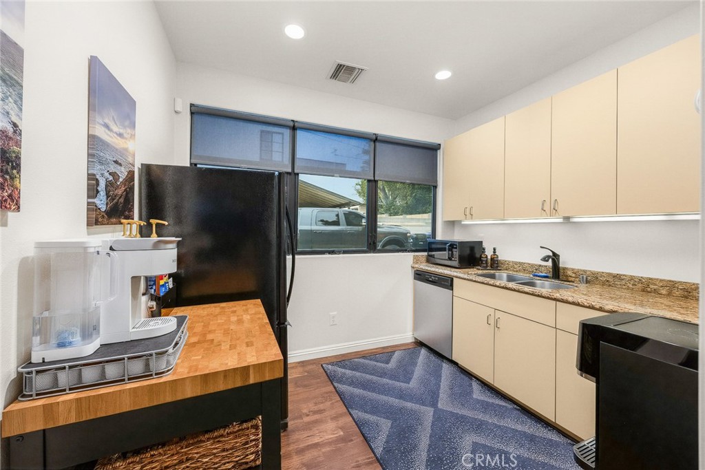 303 E FOOTHILL Boulevard
