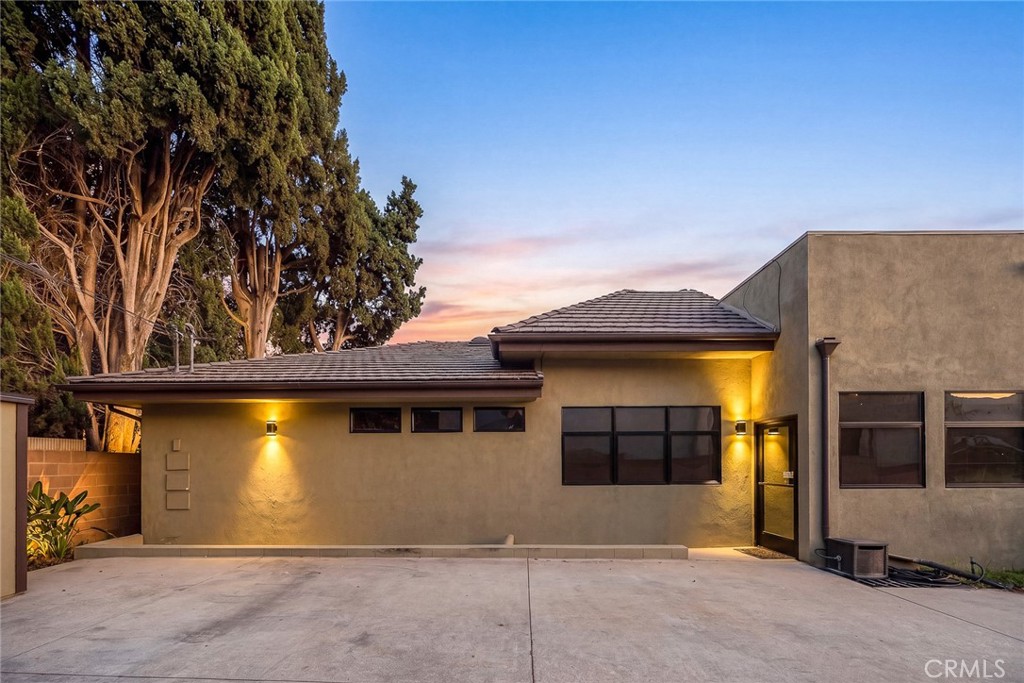 303 E FOOTHILL Boulevard