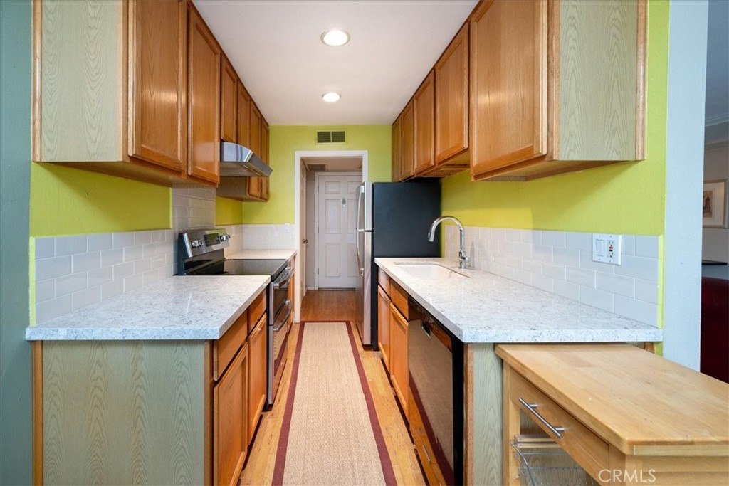 330 S Mentor Avenue 202