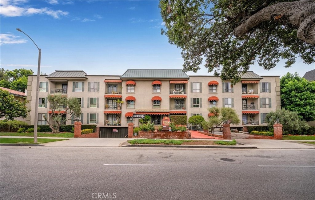 330 S Mentor Avenue 202