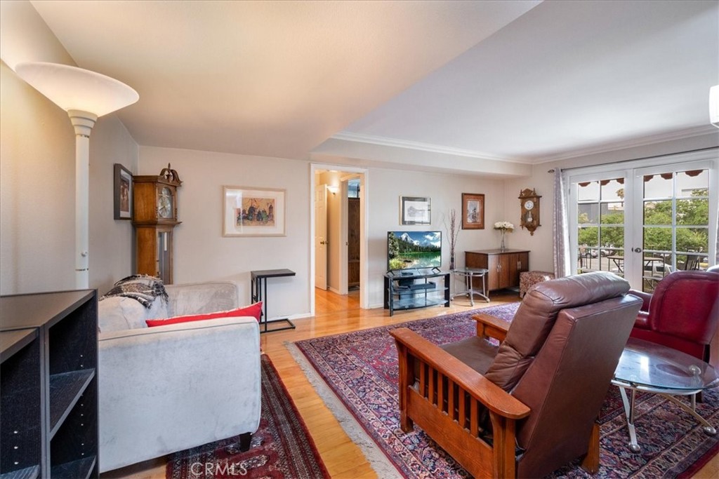 330 S Mentor Avenue 202