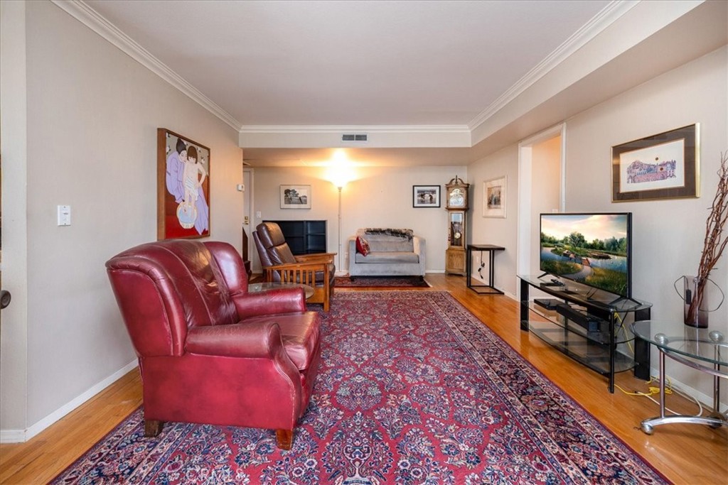 330 S Mentor Avenue 202