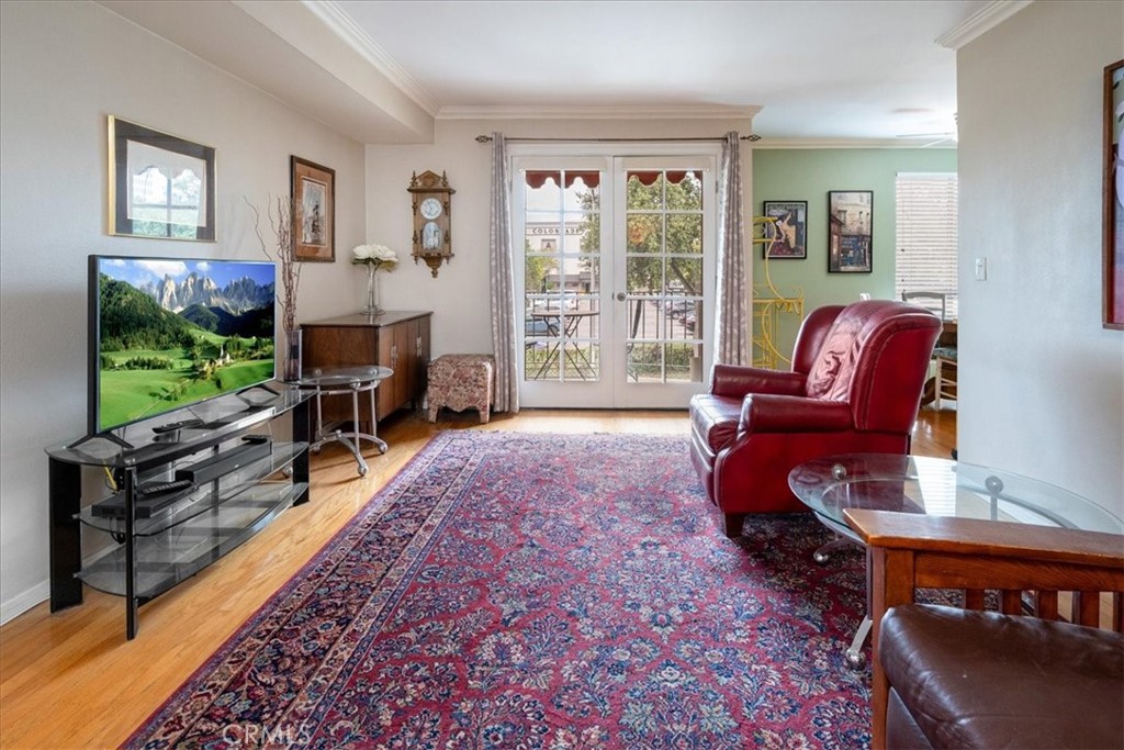 330 S Mentor Avenue 202