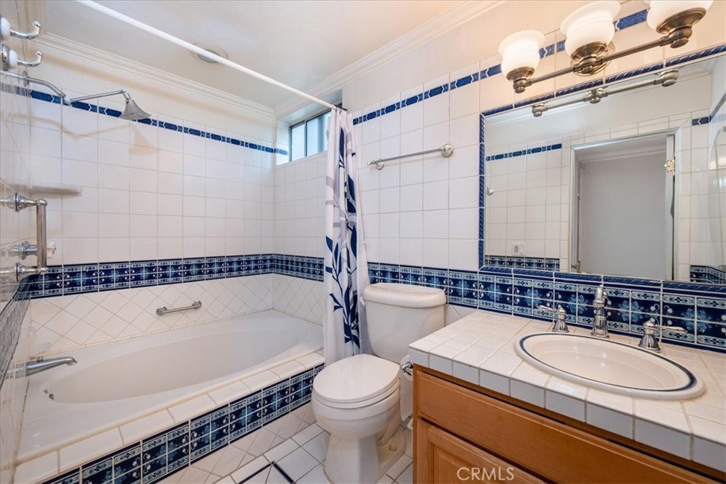 330 S Mentor Avenue 202