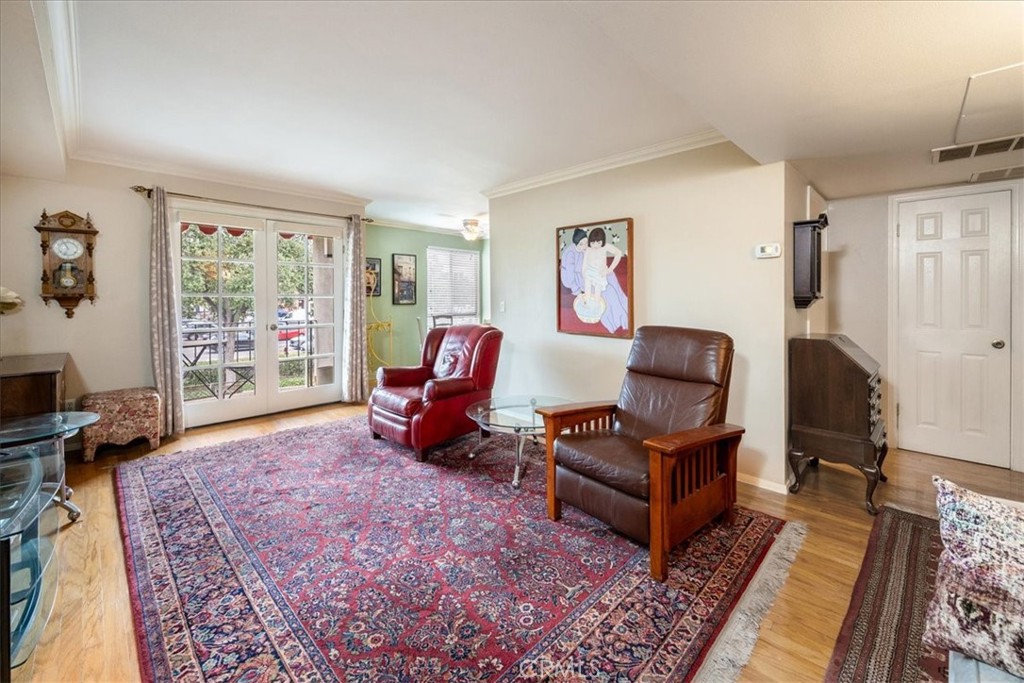 330 S Mentor Avenue 202