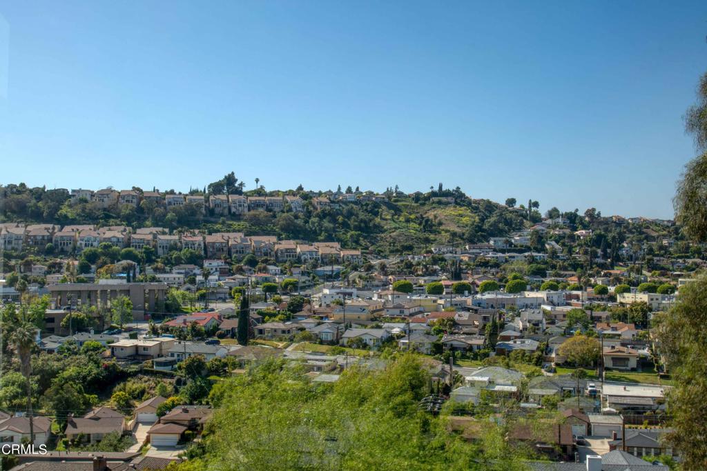 835 Divina Vista Street