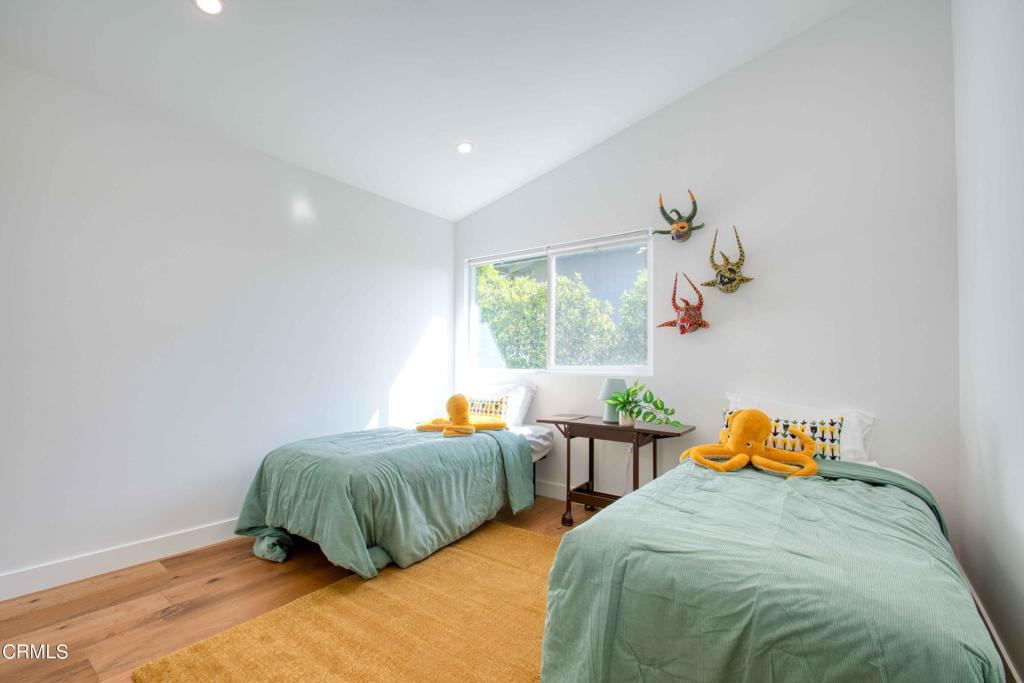 835 Divina Vista Street