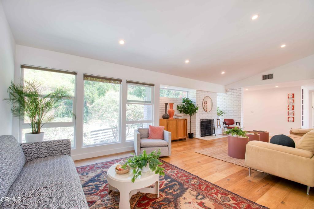 835 Divina Vista Street