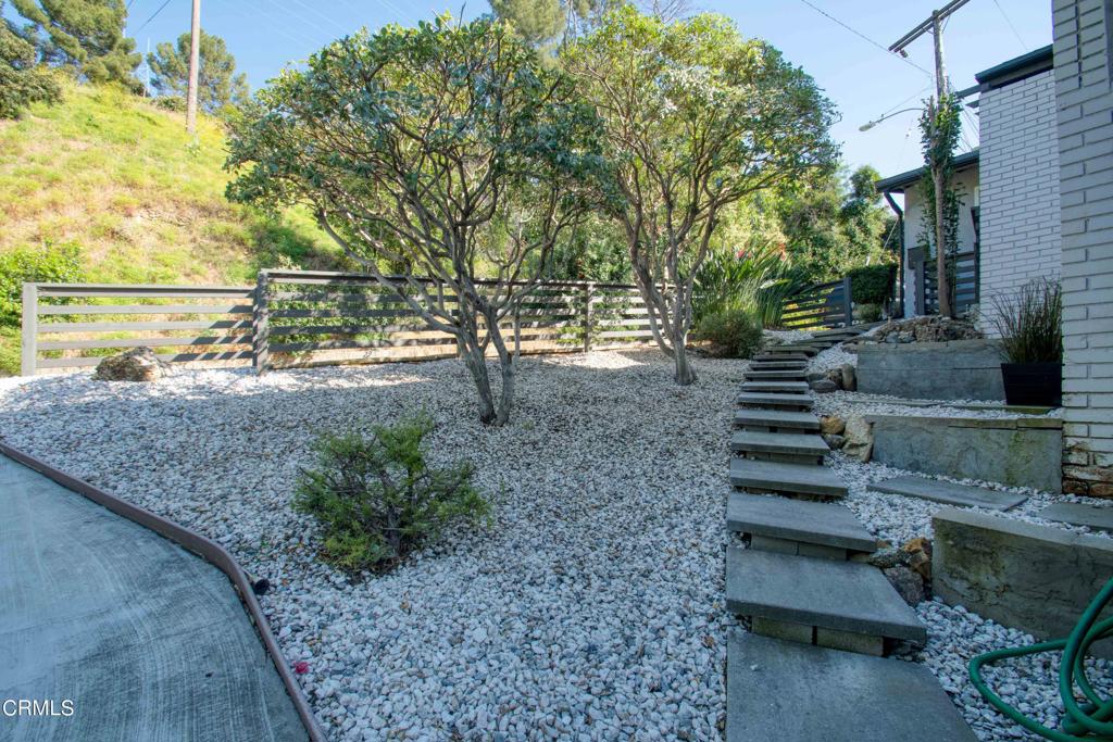 835 Divina Vista Street