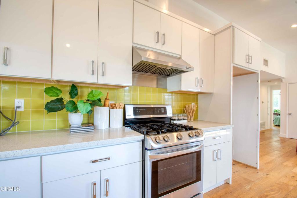 835 Divina Vista Street