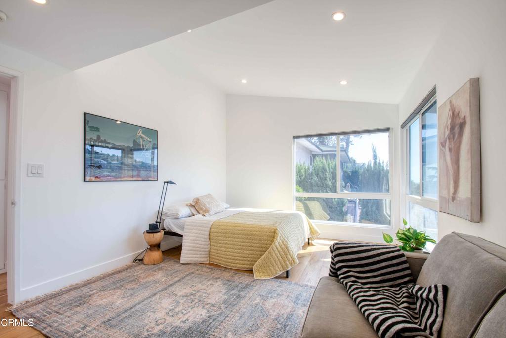 835 Divina Vista Street