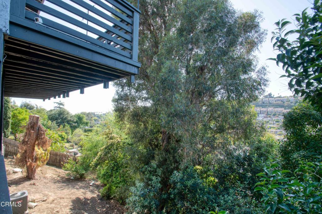 835 Divina Vista Street