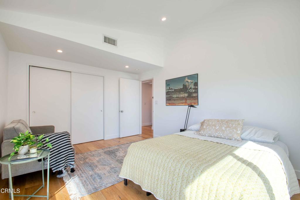 835 Divina Vista Street