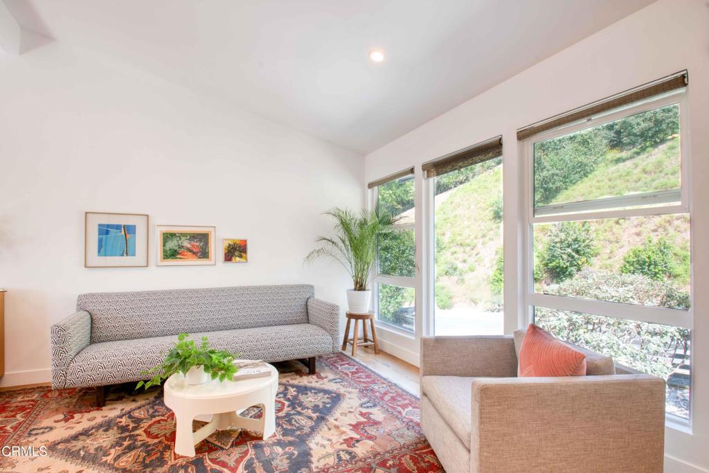 835 Divina Vista Street