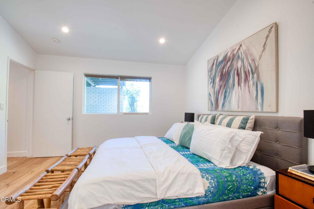 835 Divina Vista Street