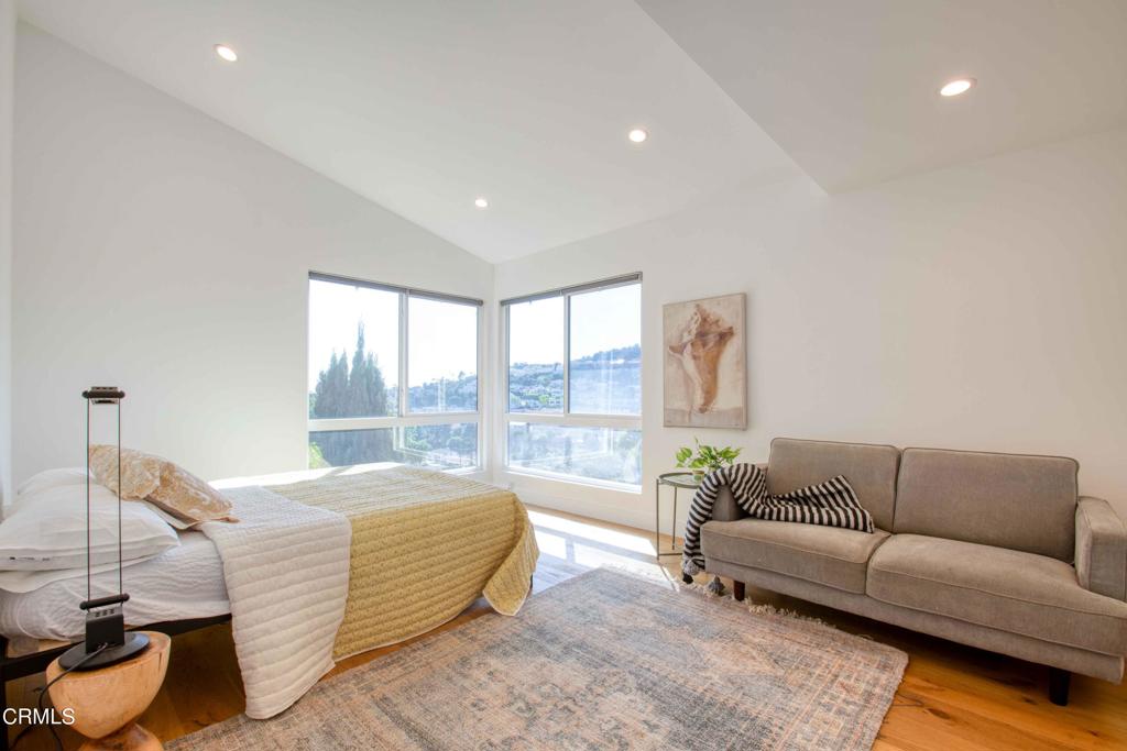 835 Divina Vista Street