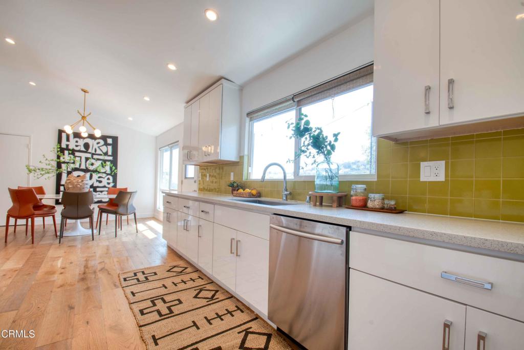 835 Divina Vista Street