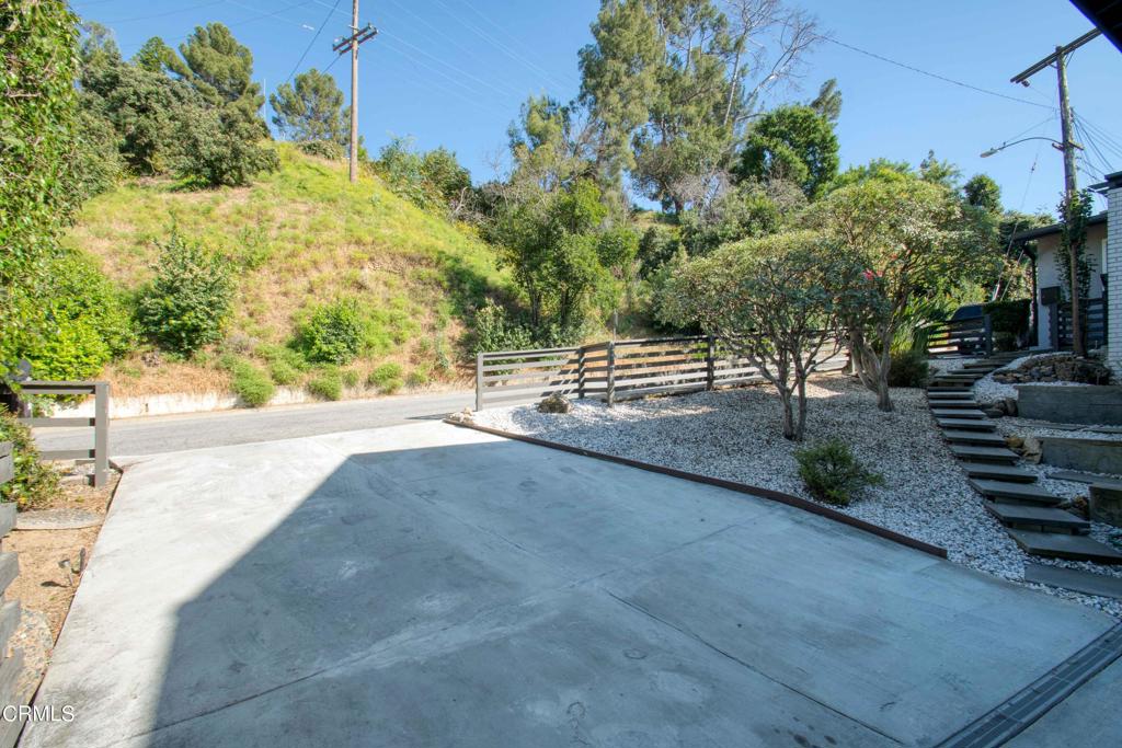 835 Divina Vista Street