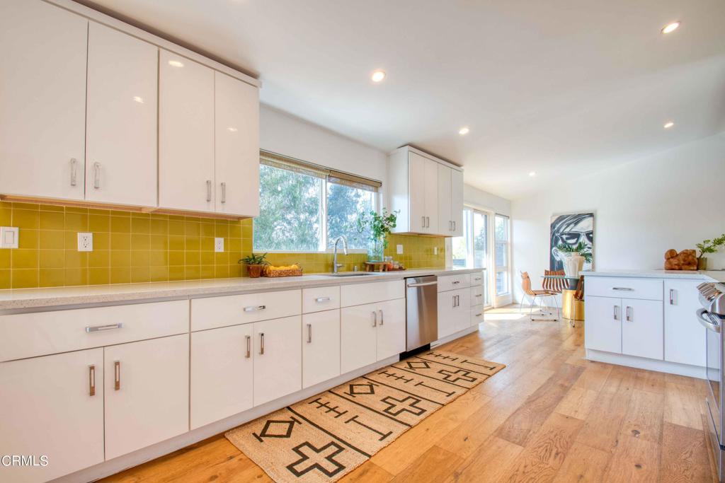 835 Divina Vista Street