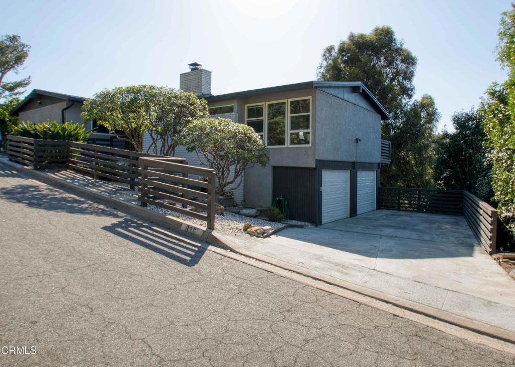 835 Divina Vista Street