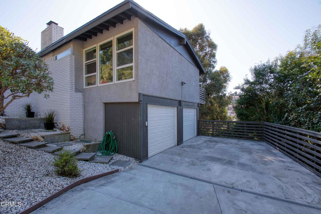 835 Divina Vista Street