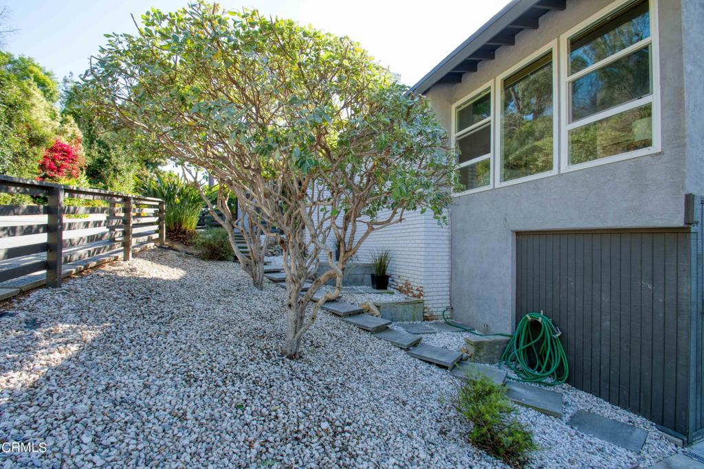 835 Divina Vista Street