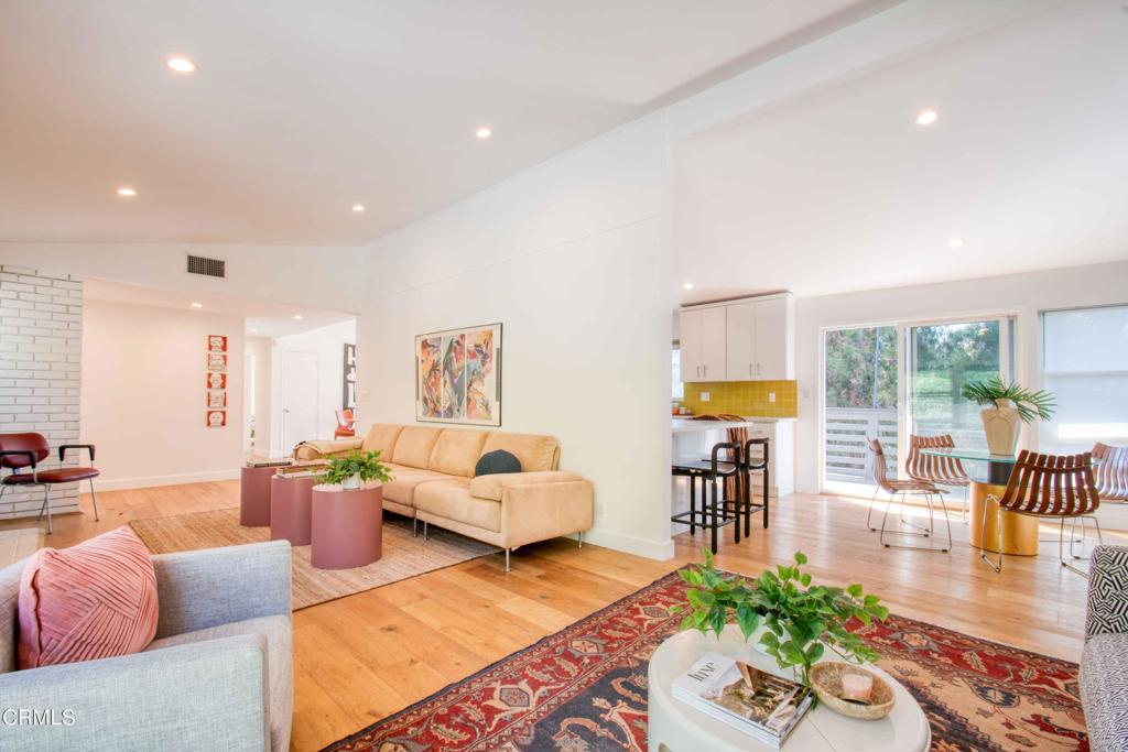 835 Divina Vista Street