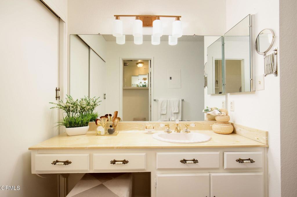 439 S Catalina Avenue 205