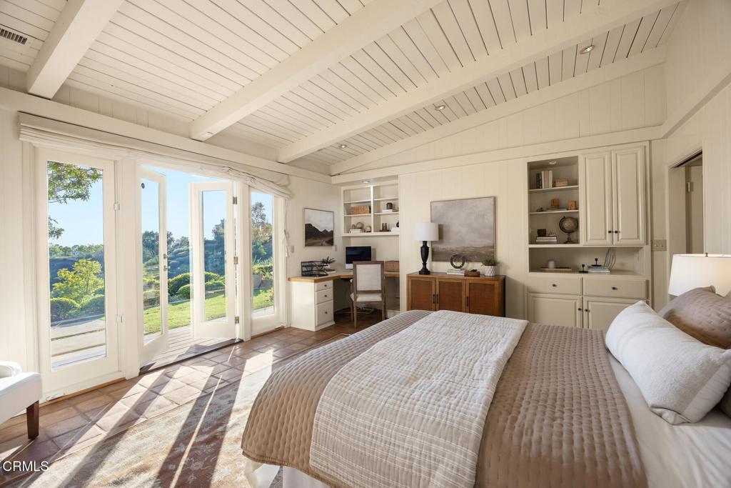 399 N San Rafael Avenue