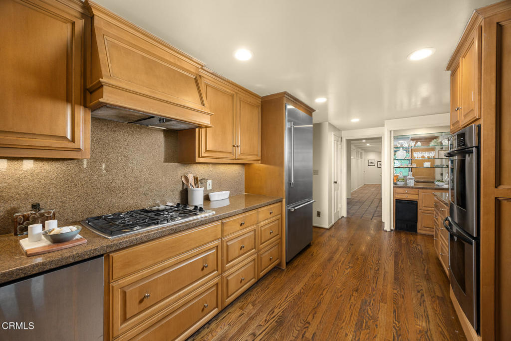 399 N San Rafael Avenue