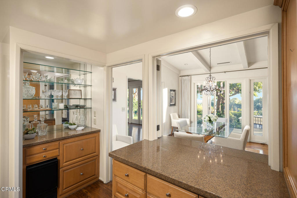 399 N San Rafael Avenue