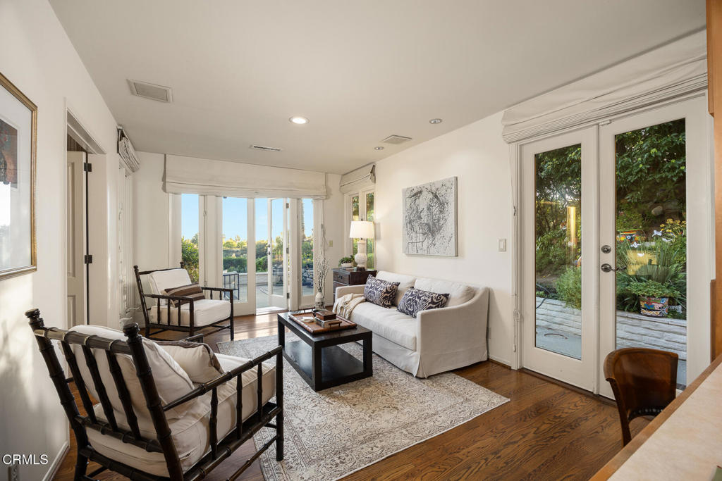 399 N San Rafael Avenue