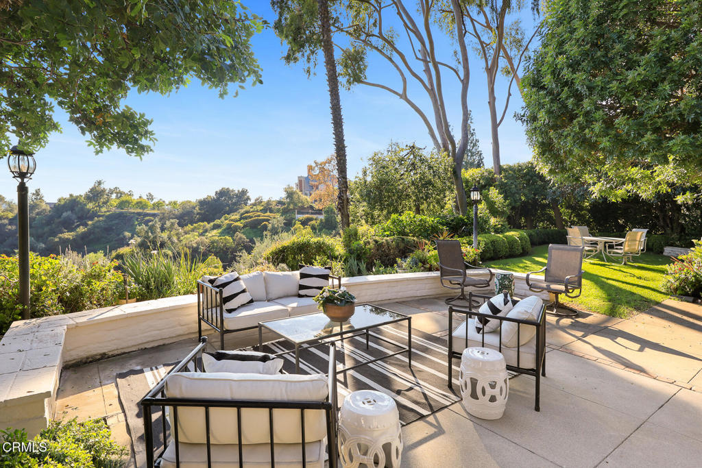 399 N San Rafael Avenue