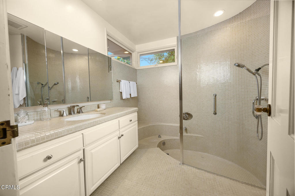 399 N San Rafael Avenue