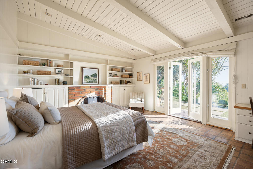 399 N San Rafael Avenue