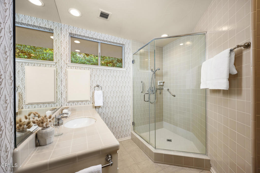 399 N San Rafael Avenue