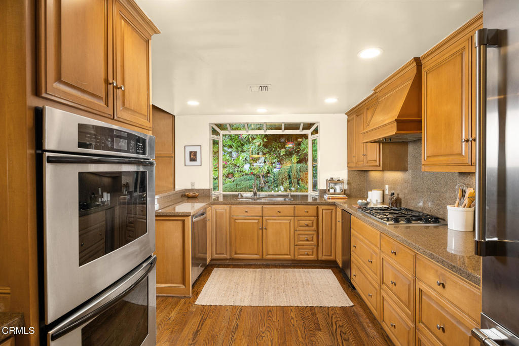 399 N San Rafael Avenue