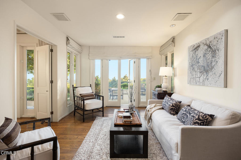 399 N San Rafael Avenue