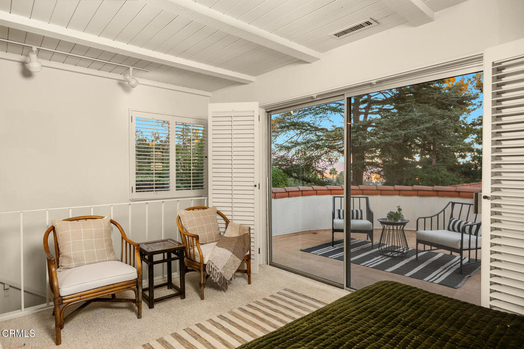 399 N San Rafael Avenue
