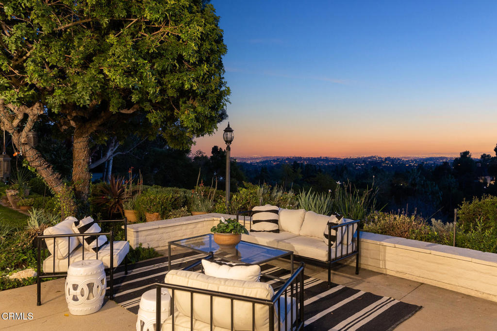 399 N San Rafael Avenue