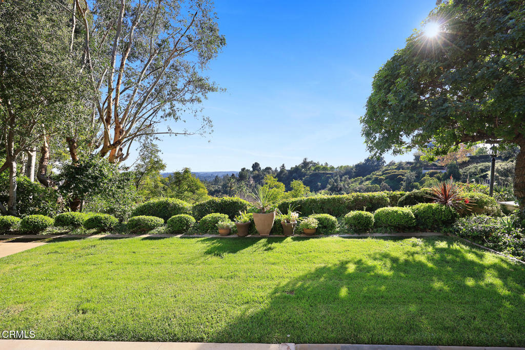 399 N San Rafael Avenue