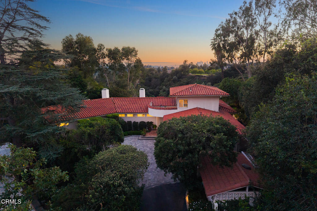 399 N San Rafael Avenue